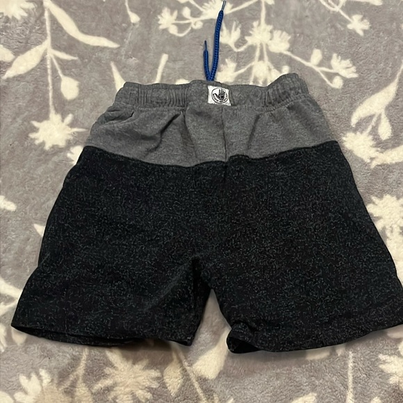 Kids Jordan Tee/ Airwalk Hoodie/ Body Glove Shorts bundle Sz 7 - Picture 11 of 13